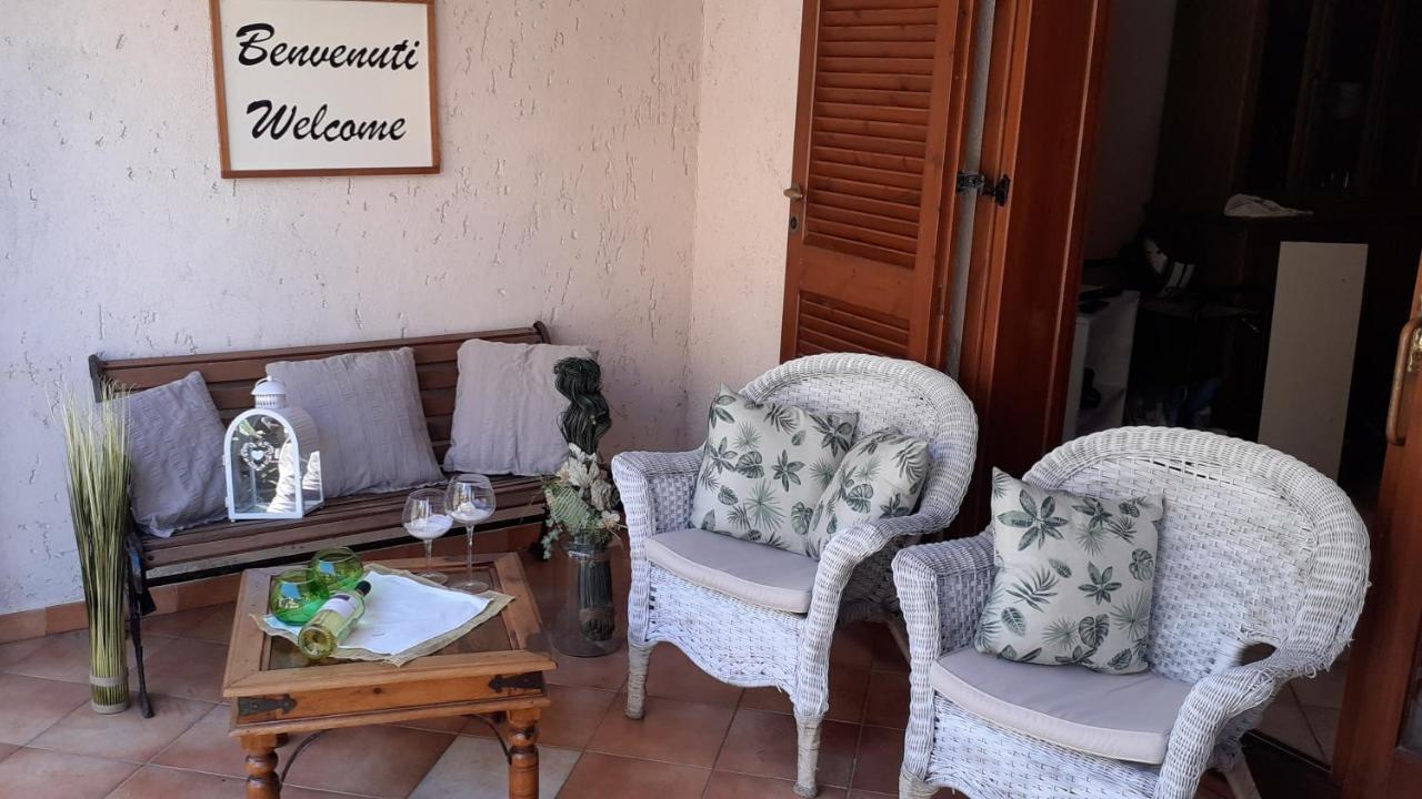 La Tartaruga Spiaggiata - Bilocale Centrale A Pochi Metri Dalla Spiaggia Castelsardo Exterior foto