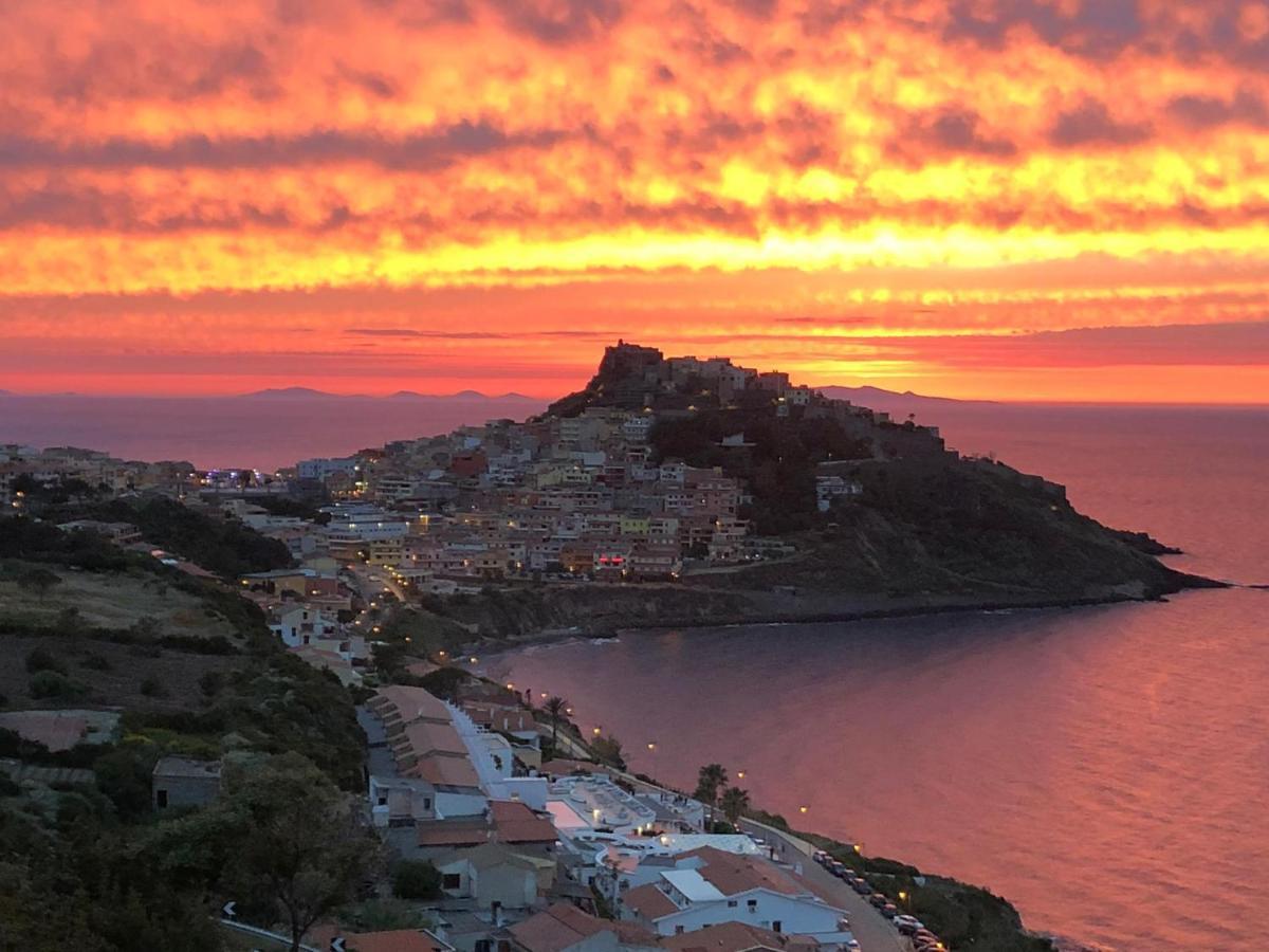 La Tartaruga Spiaggiata - Bilocale Centrale A Pochi Metri Dalla Spiaggia Castelsardo Exterior foto